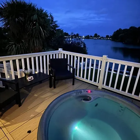 Tattershall Lakes Mini Breaks - Fishing Holiday home
