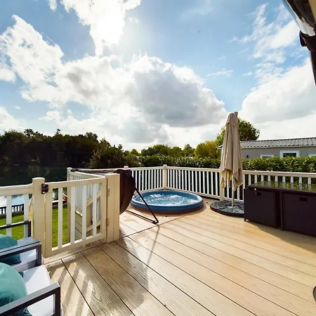 Tattershall Lakes Mini Breaks - Fishing Holiday home