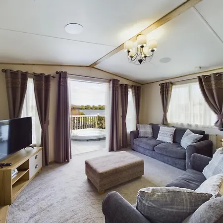 Tattershall Lakes Mini Breaks - Gibson Close Holiday home *