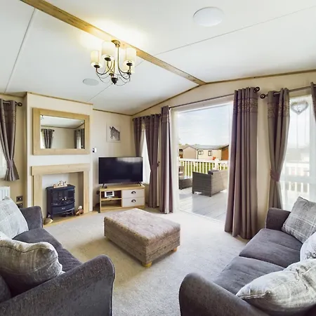 Tattershall Lakes Mini Breaks - Gibson Close Holiday home *