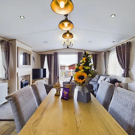 Tattershall Lakes Mini Breaks - Gibson Close Holiday home