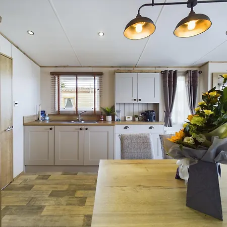 Tattershall Lakes Mini Breaks - Gibson Close Lincoln