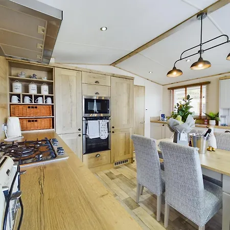 Tattershall Lakes Mini Breaks - Gibson Close Holiday home