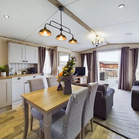 Tattershall Lakes Mini Breaks - Gibson Close *
