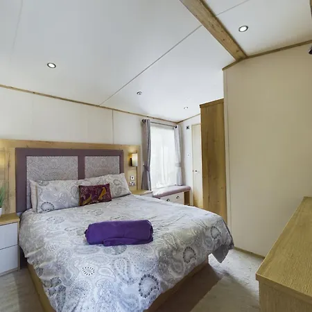 Tattershall Lakes Mini Breaks - Gibson Close Holiday home