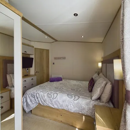 Tattershall Lakes Mini Breaks - Gibson Close Holiday home *