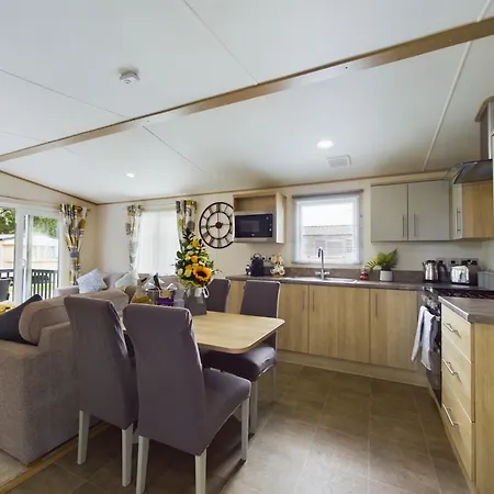 Tattershall Lakes Mini Breaks - The Avenue Holiday home