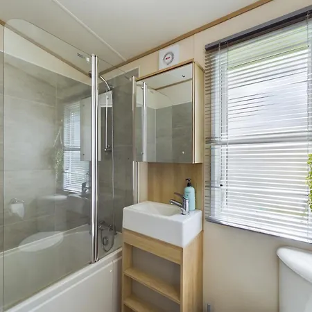 Tattershall Lakes Mini Breaks - The Avenue Holiday home *