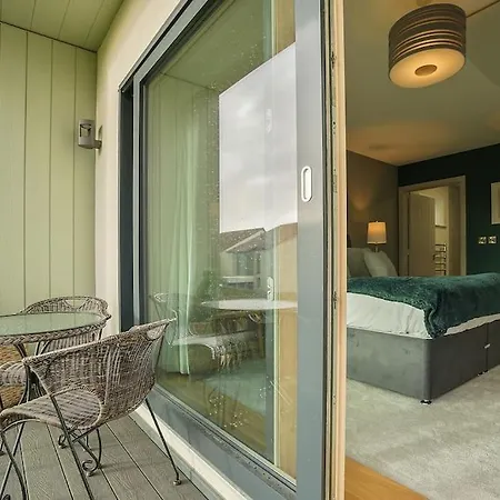 Spacious 4 Bed With Gym And Tennis Court