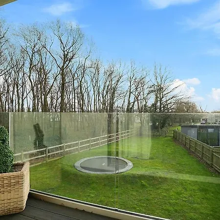 Holiday home Spacious 4 Bed With Gym And Tennis Court
