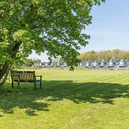 Spacious 4 Bed With Gym And Tennis Court * Lincoln