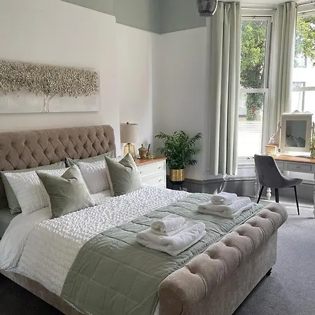 Castle Mount Apartment *