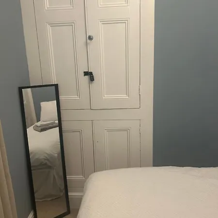 Choristers Mews: Luxury A Stones Throw From The Cathedral! Holiday home *