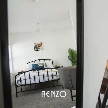 Cosy And Inviting 2-bed Townhouse In By Renzo, Free Wi-fi, Ideal For Contractors Apartment *