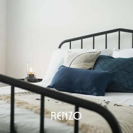 Apartment Cosy And Inviting 2-bed Townhouse In By Renzo, Free Wi-fi, Ideal For Contractors Lincoln