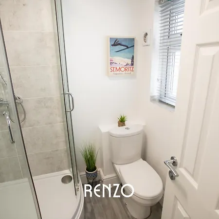 Cosy And Inviting 2-bed Townhouse In By Renzo, Free Wi-fi, Ideal For Contractors Lincoln