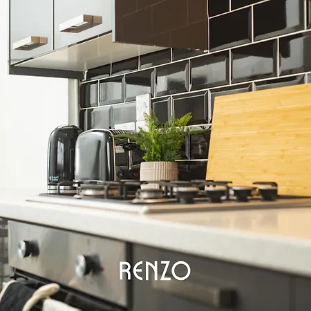 Cosy And Inviting 2-bed Townhouse In By Renzo, Free Wi-fi, Ideal For Contractors *