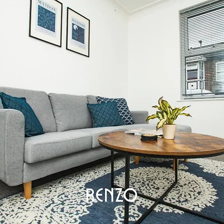 Cosy And Inviting 2-bed Townhouse In By Renzo, Free Wi-fi, Ideal For Contractors Lincoln