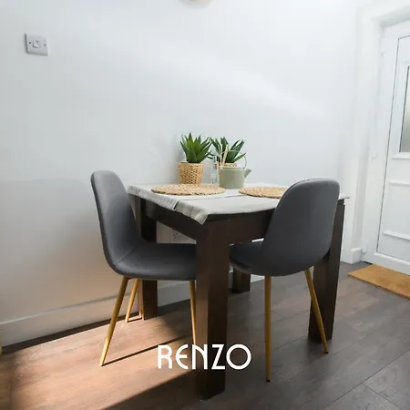 Inviting 2 Bedroom In By Renzo, Close To Cathedral! * Lincoln
