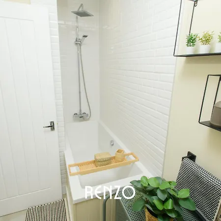 Inviting 2 Bedroom In By Renzo, Close To Cathedral! Holiday home
