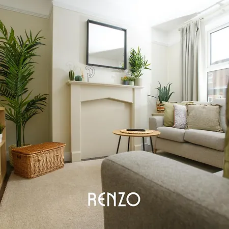Holiday home Inviting 2 Bedroom In By Renzo, Close To Cathedral! *