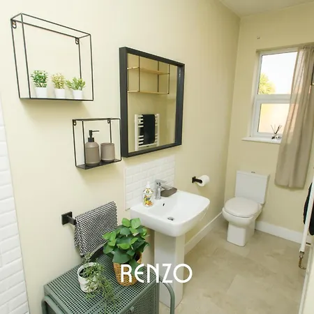 Holiday home Inviting 2 Bedroom In By Renzo, Close To Cathedral! *