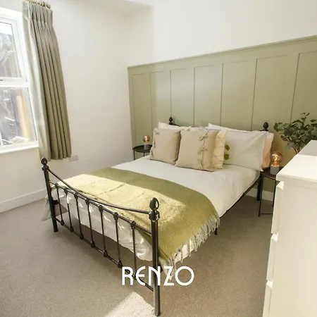 Inviting 2 Bedroom In By Renzo, Close To Cathedral! * Lincoln