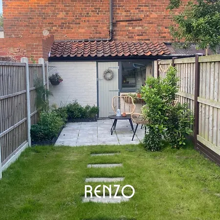 Holiday home Inviting 2 Bedroom In By Renzo, Close To Cathedral!