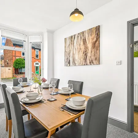 Holiday home Lincoln House Close To City And University!