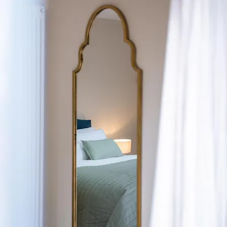 Our House Collective - Luxury In Centre, Hot Tub, Sleeps 16 Holiday home *