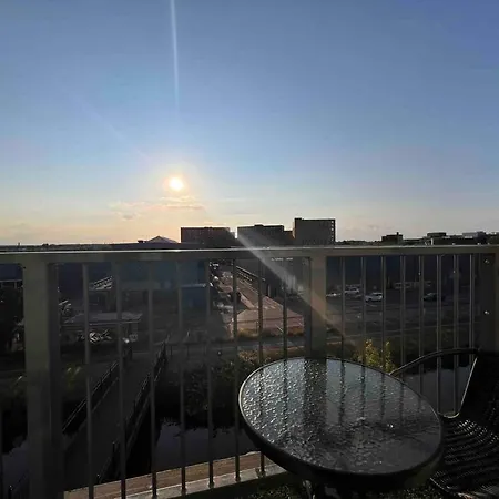 View Sleeps 4 Balcony Self Check-in Lincoln