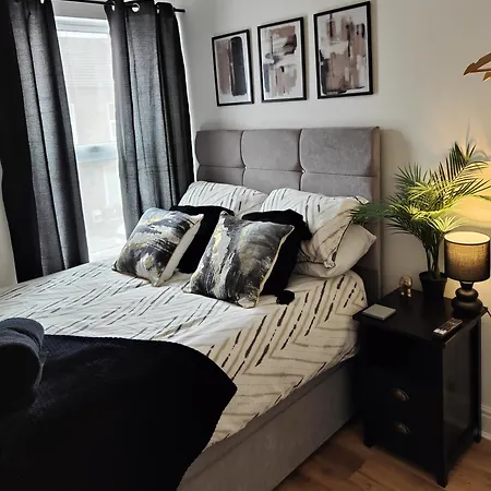 Stylish, Homely City Centre 3 Bed Property Sleeps 6 *