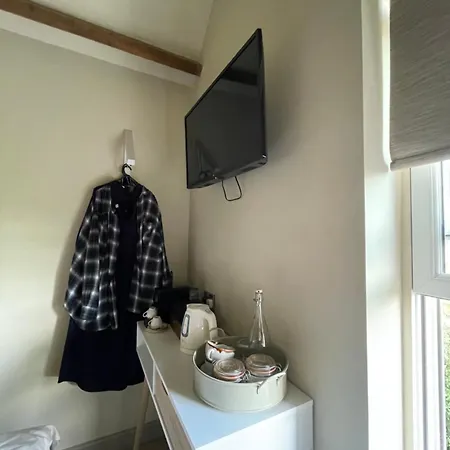 Guest house The Poplars Boutique Bb 4*