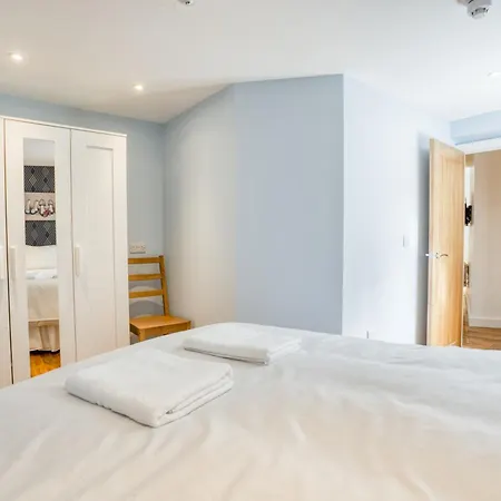 2- 2 Bed * Lincoln