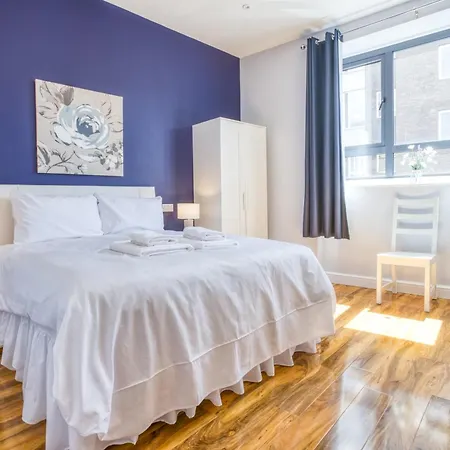 1 - Class With King Sized Bed * Lincoln