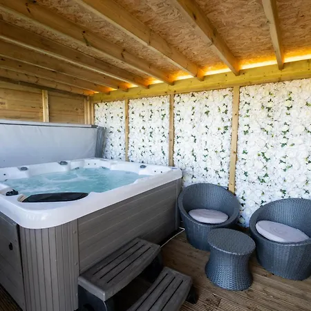 Luxury tent Yurts Lincoln