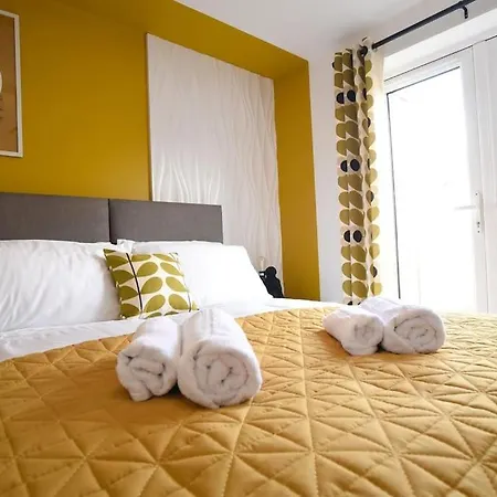 Holiday home Modern 4 Bed - - Parking