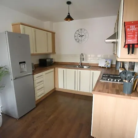 Modern 4 Bed - - Parking Holiday home Lincoln