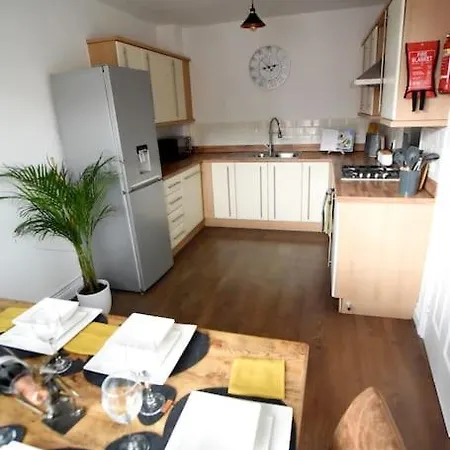 Holiday home Modern 4 Bed - - Parking *