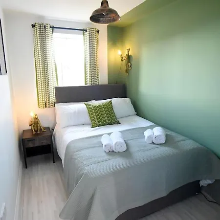 Holiday home Modern 4 Bed - - Parking