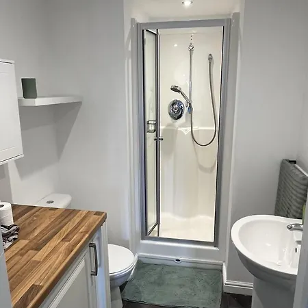 Beautiful 2-bed Near Centre *