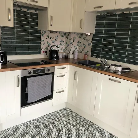 Apartment Beautiful 2-bed Near Centre