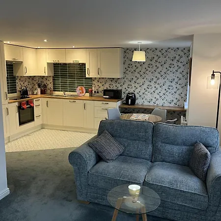 Apartment Beautiful 2-bed Near Centre