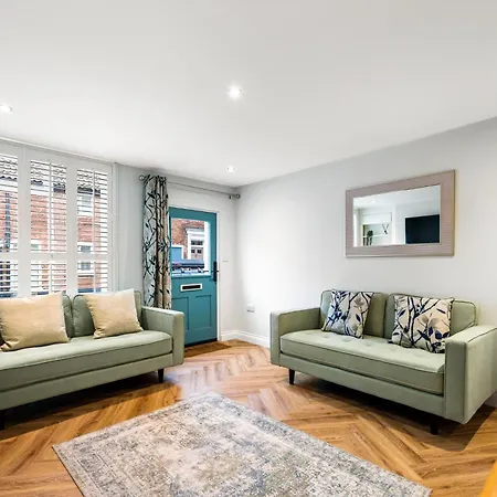32 Bailgate, Holiday home