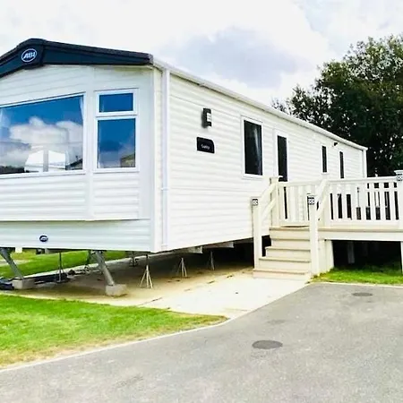 Caravansleeps6-hottub-garden-waterwonderland Holiday home *