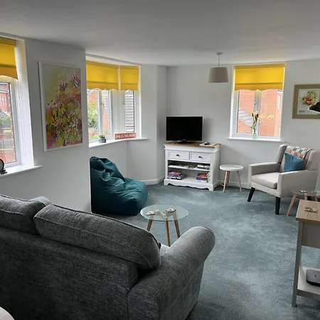 Beautiful 2-bed Near Centre Apartment
