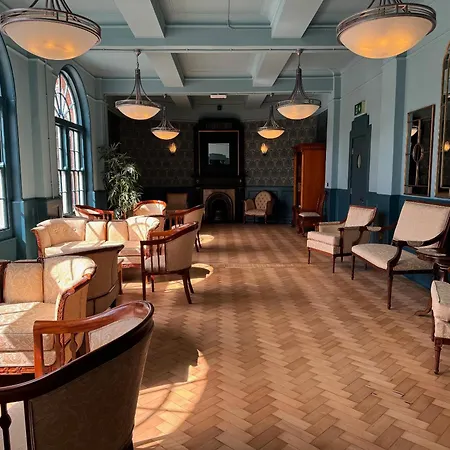 Charlotte House Hotel 3*
