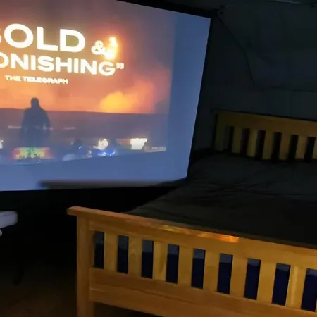 Dome With Hot Tub, Heated, Lincoln, Projector, Firepit Apartment