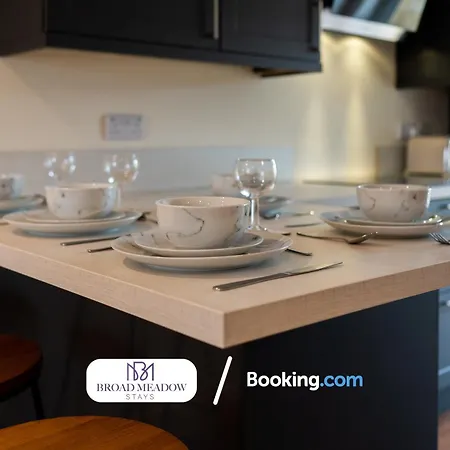 Broad Meadow Stays: Campbell House - New 2-bed Garden Retreat Holiday home Lincoln