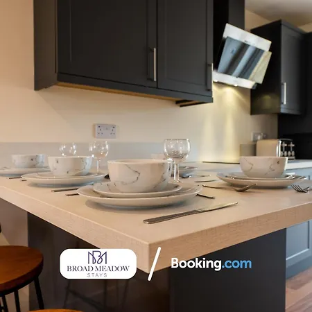 Broad Meadow Stays: Campbell House - New 2-bed Garden Retreat Lincoln
